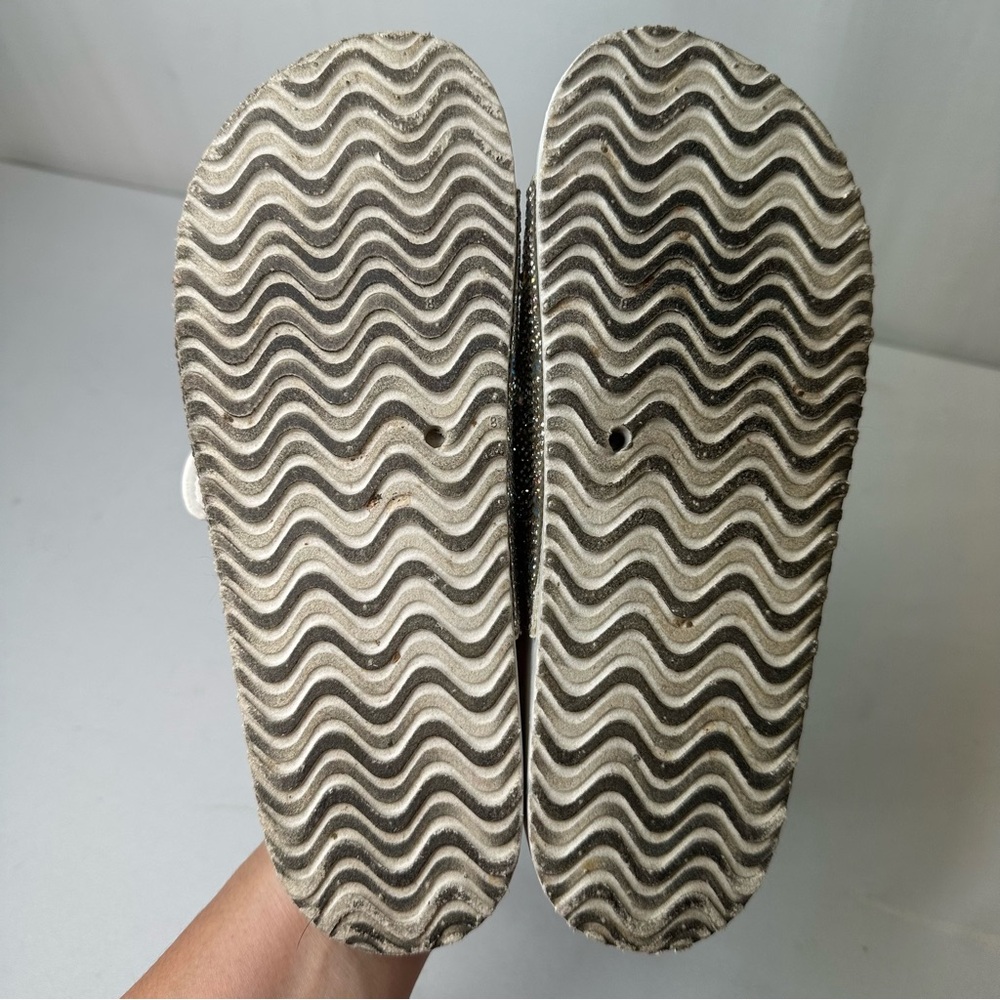 Betsey Johnson 🧶 Silver clear crystal embellished Sandals Sz 8 - Picture 5 of 6